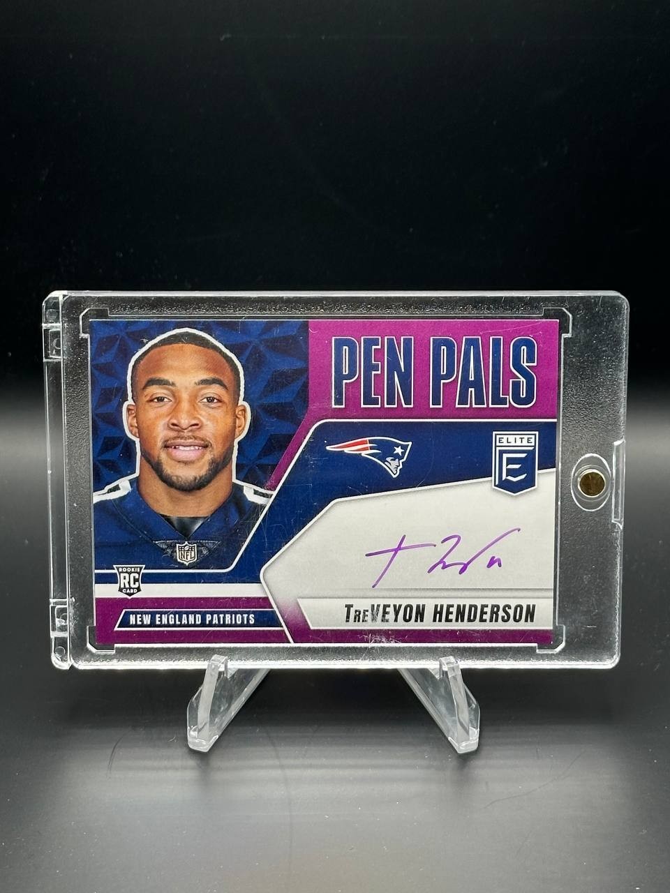 2025 Donruss Elite TreVeyon Henderson Auto Purple Pen Pals #PP-THE Patriots