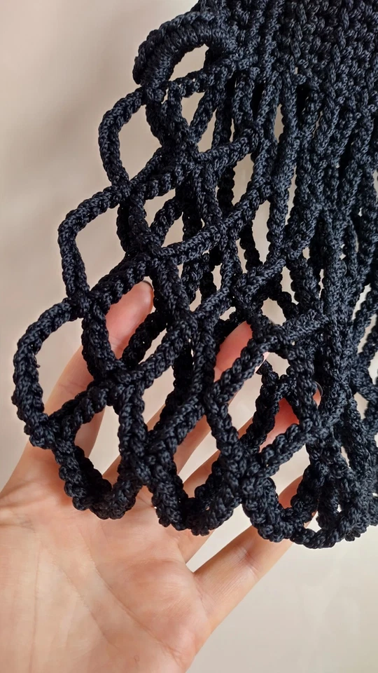 Divertido bolso pequeño de cuerda negro hecho a mano ganchillo 🧶🖤 Foto 2 de 4