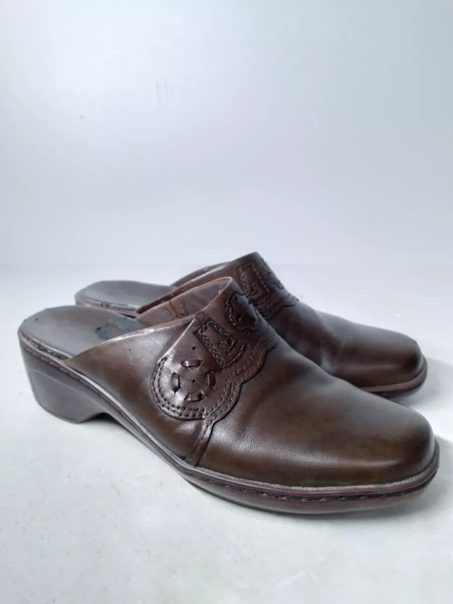 Clarks sales brown clogs