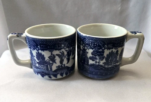 VTG SET OF 6 BLUE WILLOW HEAVY PORCELAIN COFFEE CUPS MUGS UNMARKED 3 1/4"