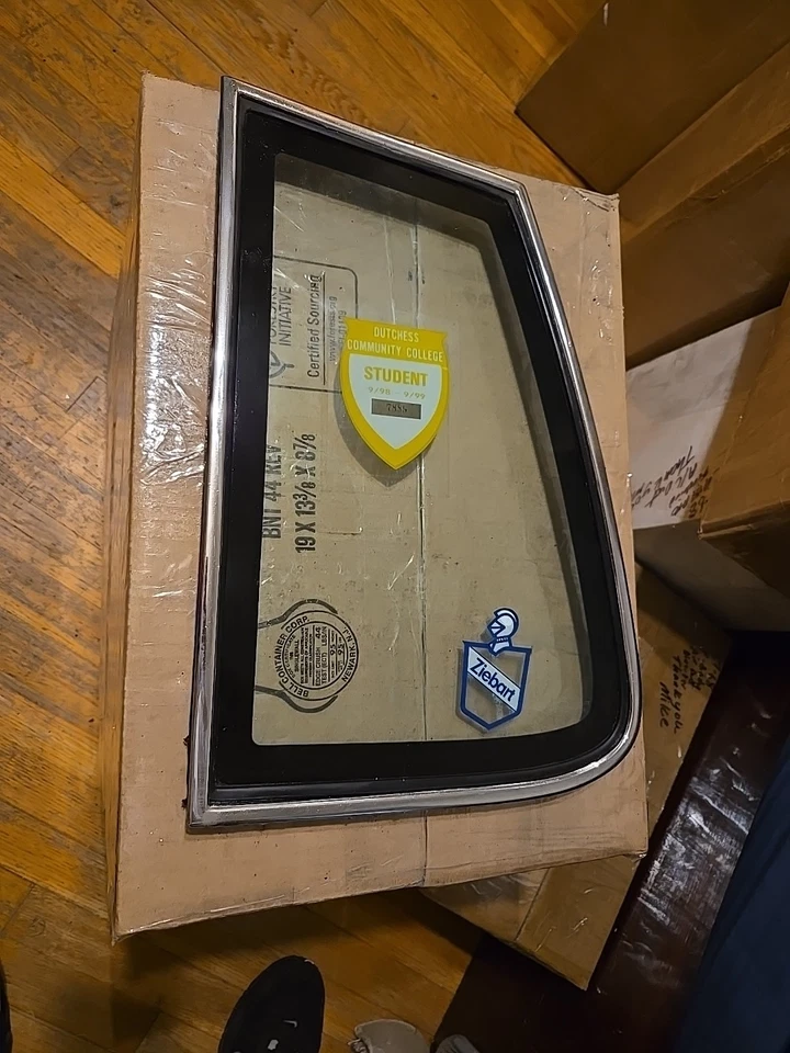 1981-88 Oldsmobile Cutlass Supreme Quarter Window Glass Lh Side A/c Soft Ray Oem - Image 2 of 3
