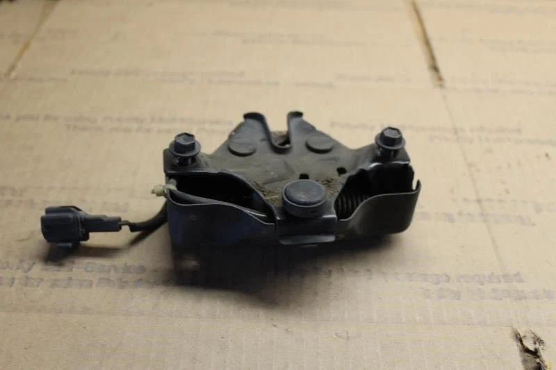 Lexus LS400 1995 1996 1997 BLOQUEO DE CIERRE DE CAPÓ Foto 2 de 4