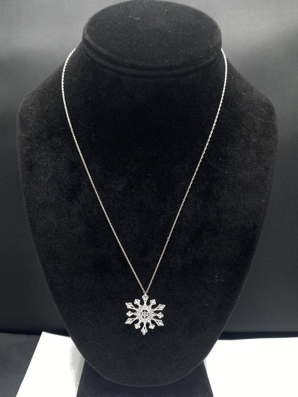 Sterling Silver Melee Diamond Snowflake Pendant Necklace 2.9g