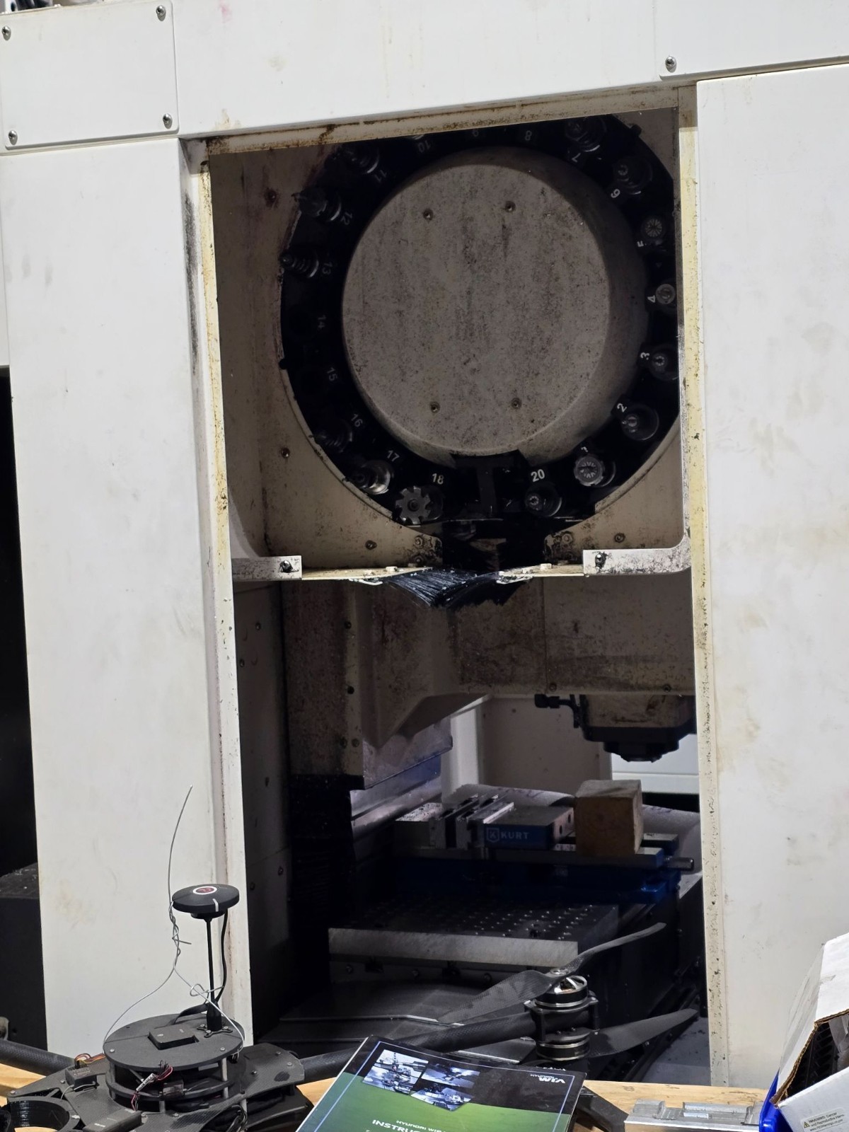 Used Hyundai Wia I-Cut 380TI CNC Vertical Machining Center Mill Probe ...
