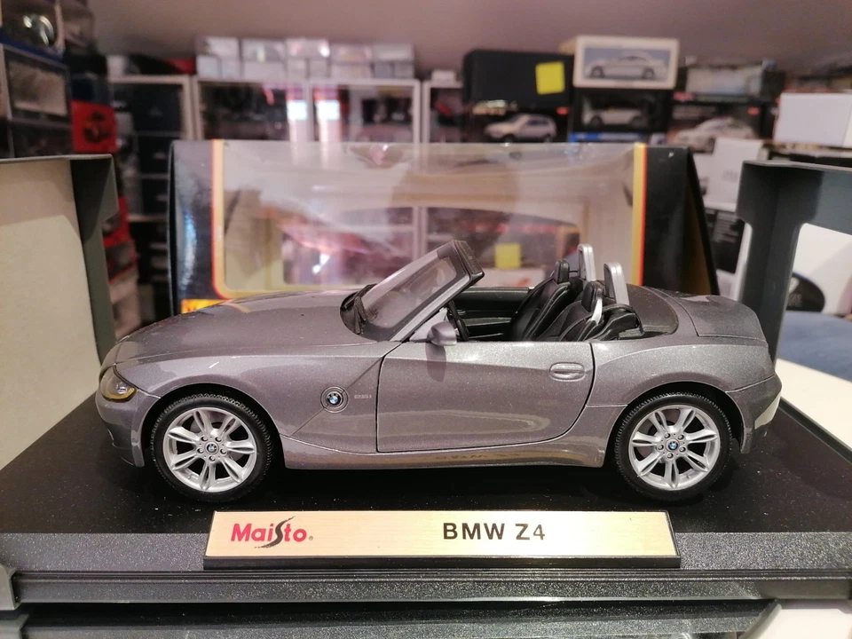 Maisto 1/18 BMW Z4 2002 Grey Met MINT with Box Special Edition Iconic Model! - Immagine 2 di 4