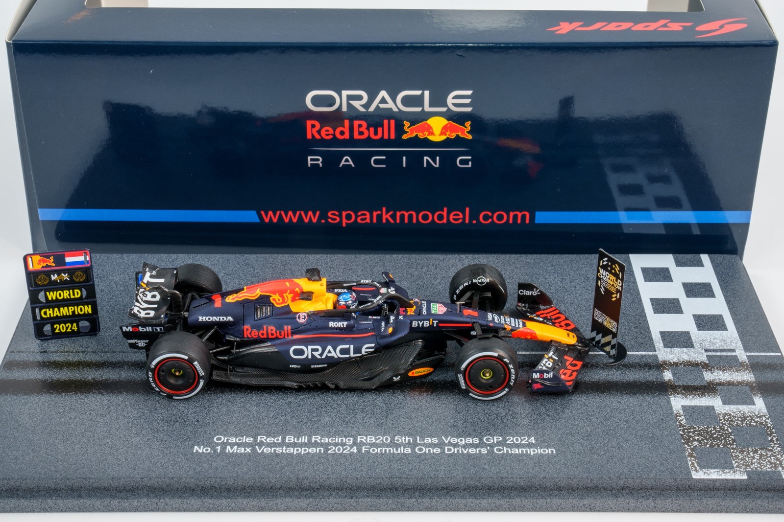Spark - 1:43 Red Bull RB20 No.1 Max Verstappen 2024 F1 World Champion - Resin...