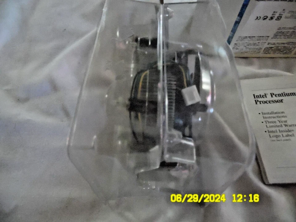 Intel Pentium 840 Dual Core 3.2 GHz EM64T Processor, LGA775 - Image 2 of 4