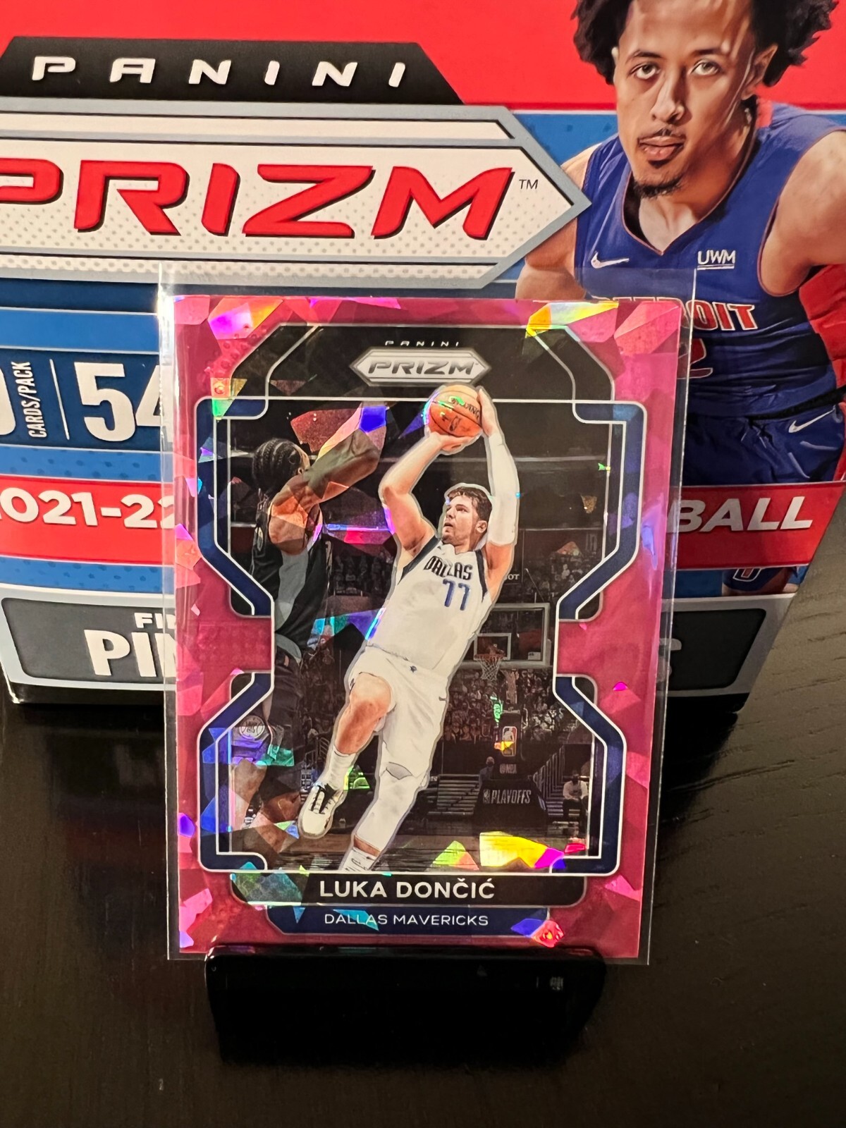 2021-22 NBA Panini Prizm Luka Doncic Pink Cracked Ice Prizm 223 Dallas Mavericks