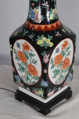 Vintage Oriental Asian Porcelain / Ceramic Lamp with Beautiful Flowers pattern - Picture 9 of 12