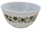 Vintage Pyrex Spring Blossom Crazy Daisy White with Green Flowers #402  1 1/2 QT