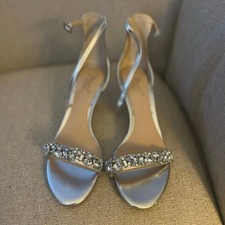 Tacón Dash Kitten de Jewel BADGLEY MISCHKA Adornado Punta Abierta, S84
