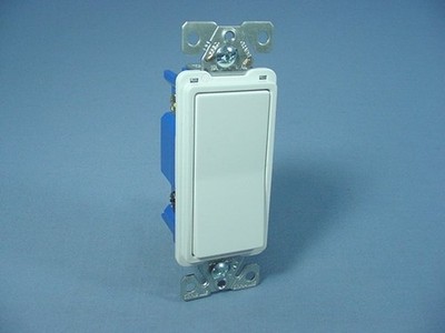 Cooper 4-WAY White Decorator Rocker Wall Light Switch Control 15A 120/277V 7504W