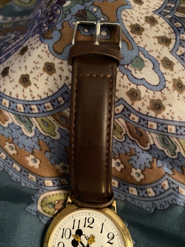 MINNIE MOUSE ~ LORUS QUARTZ LADIES DISNEY WATCH Brown BAND Need Batt - Picture 3 of 7