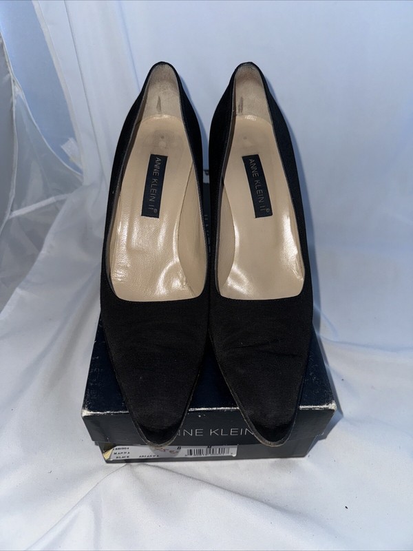 Anne Klein II Vintage Black Arianna Size 8 Fabric