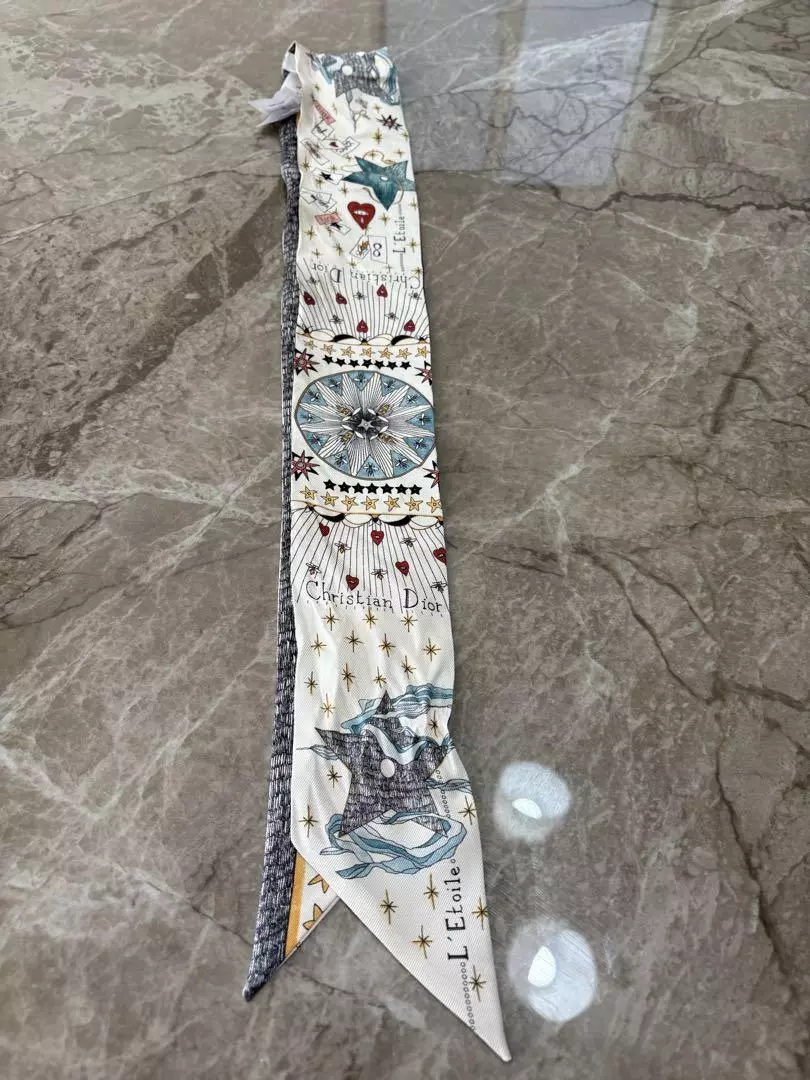 Authentique foulard Christian Dior motif étoile coeur multicolore toute saison décontracté