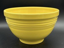 Fiesta Ware medium Sunflower Yellow Baking / Mixing Bowl 4 Qt Fiestaware Retired