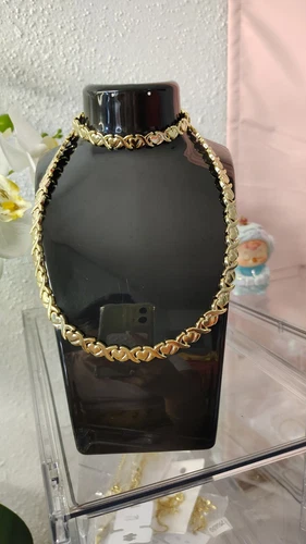 14k gold-plated XP chain and bracelet set for everyday use. High quality Xoxo
