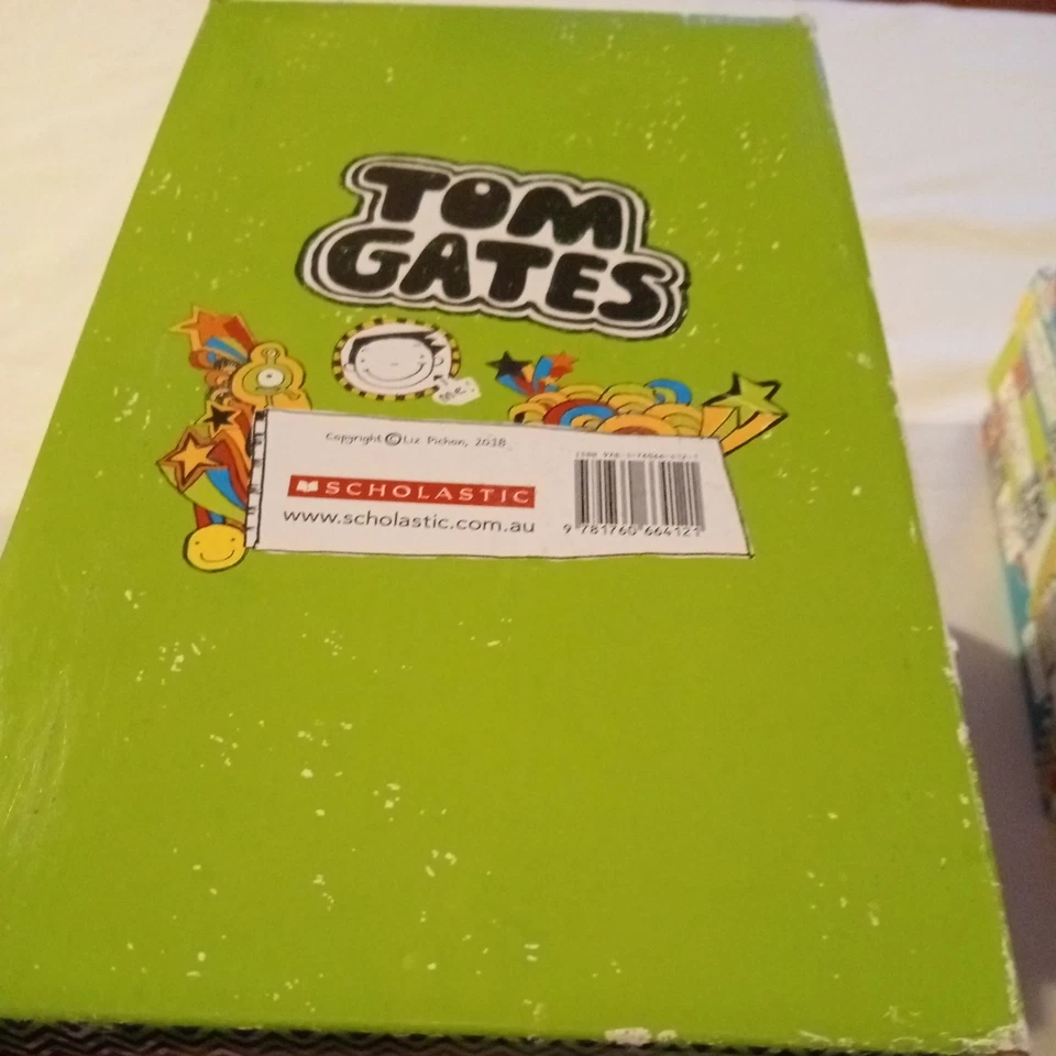 Tom Gates série x 12 por Liz Pichon - Ficção para jovens adultos - em estojo deslizante - Imagem 3 de 4