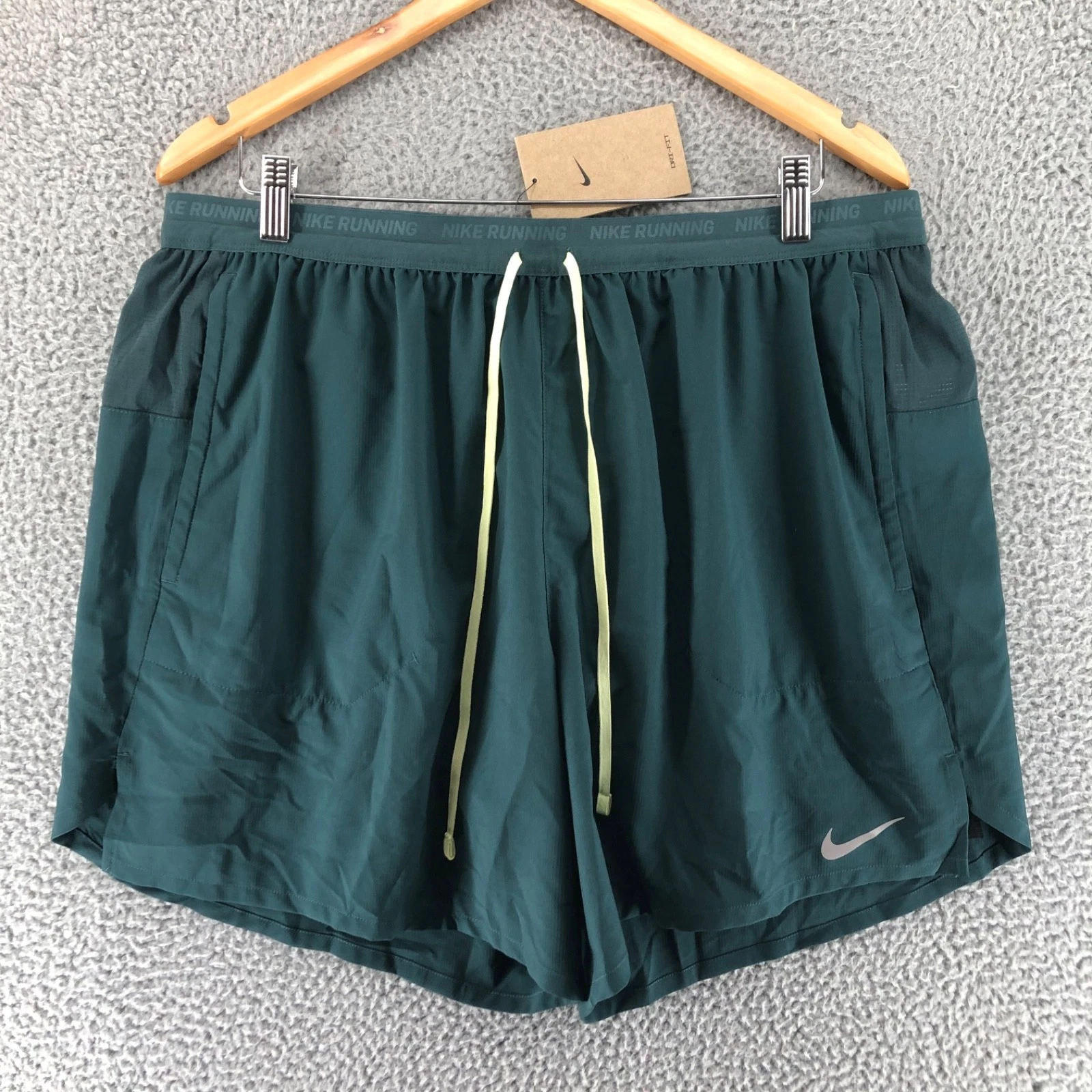 Nike Stride Dri-FIT Mens Size 2XL 2-in-1 Running Shorts Green 7" DM4759-328