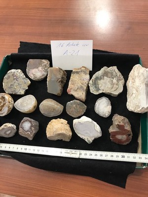 16 Stück Achate usw. Sammlung, Fundorte aus aller Welt  (A-21)