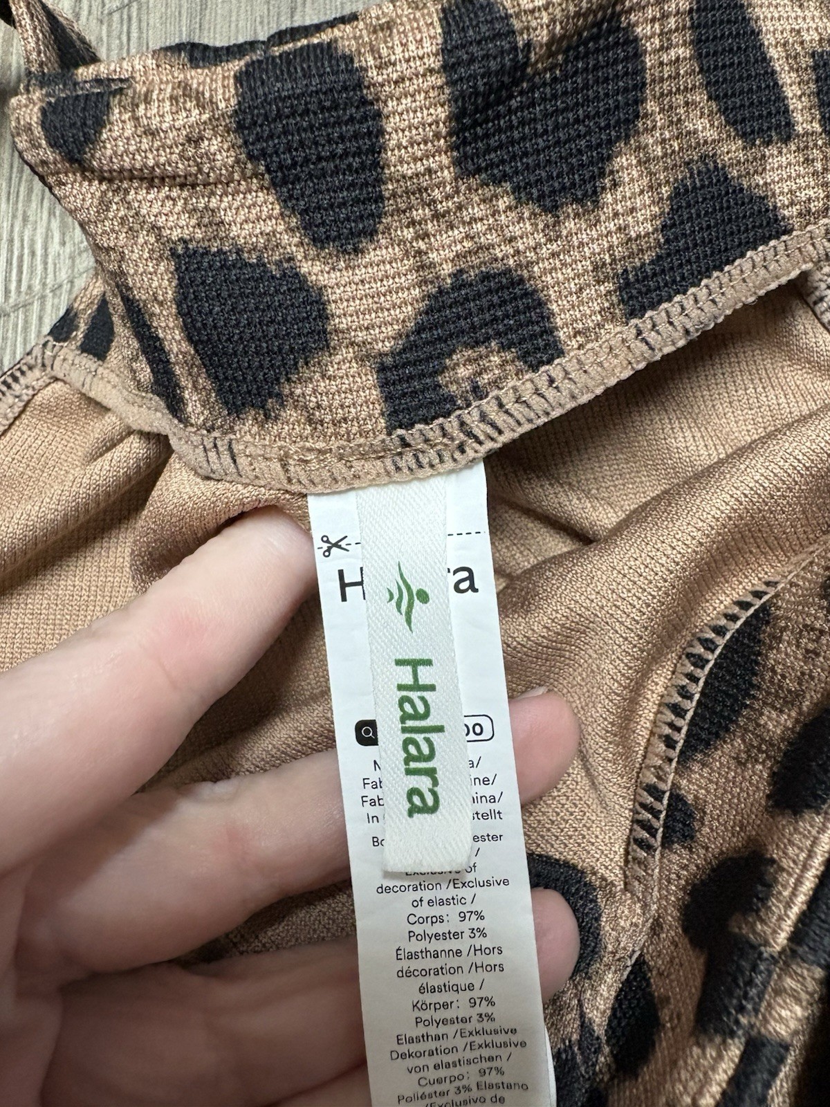 Halara Adjustable Strap Button Pockets Waffle Cas… - image 5