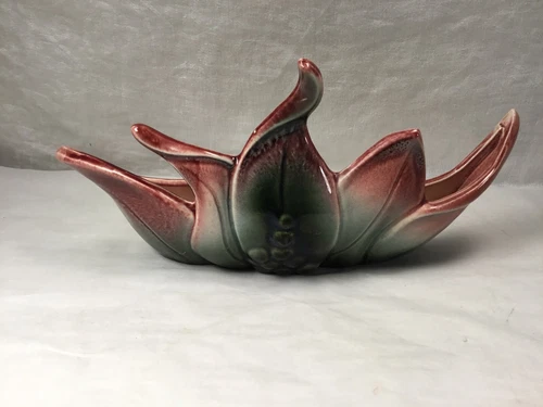 hull poinsettia vintage wall ceramic pocket