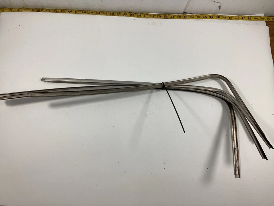 Комплект хромированной отделки заднего стекла 1998 - 2003 Jaguar XJ8 Vanden Plas от оригинального производителя. - Изображение 2 из 3