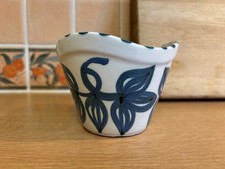 Pflanzkübel norwegisch/skandinavisch blau-weiß glasiert Terrakotta Blatt - M11 - 9 cm