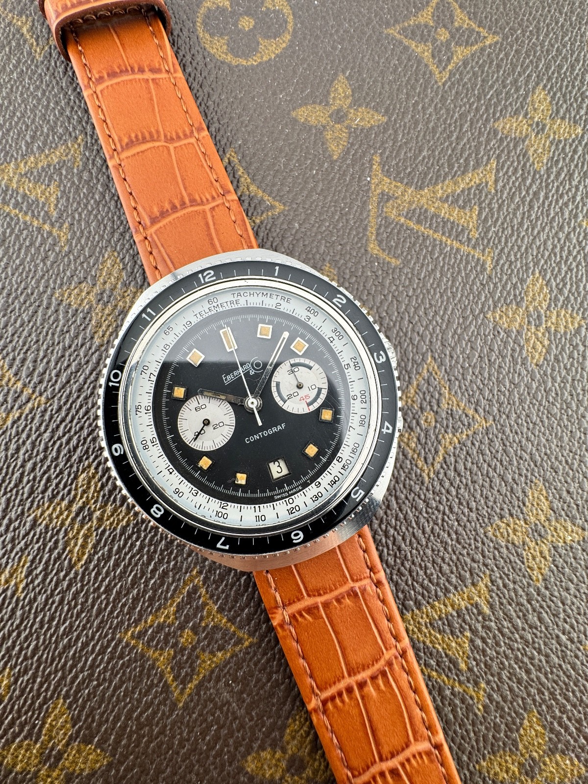 Eberhard & Co. Contograph Caliber 325B-3 Steel Case Bakelite Bezel T-Swiss-T
