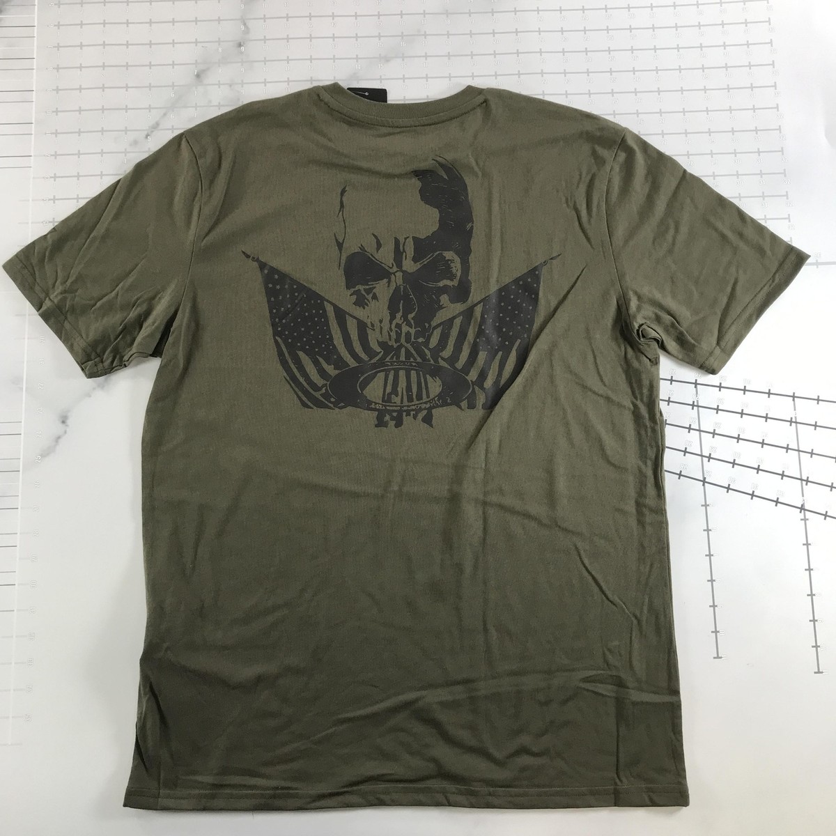 Oakley Shirt Mens Large Green SI Brave Tee Skull Flag Graphic