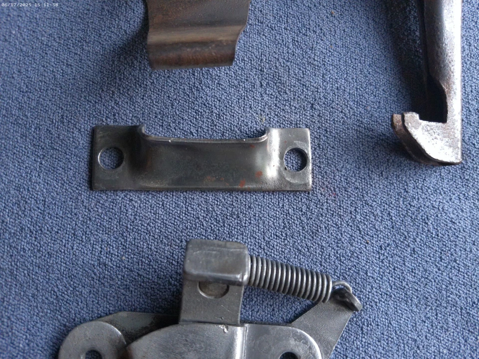 ALFA ROMEO GIULIETTA / GIULIA ARAÑA Usado Lote de 5 PIEZAS PESTILLO CAPÓ Foto 4 de 4