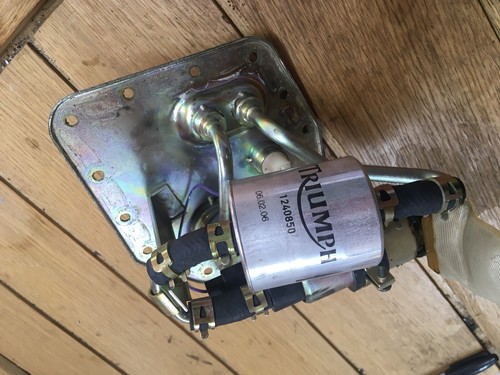 Triumph ST Sprint 955i fuel petrol gas tank pump 05 - Imagen 2 de 3