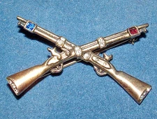 Gorgeous signed CROWN TRIFARI rifle in arms WW2 pin-OMG!!