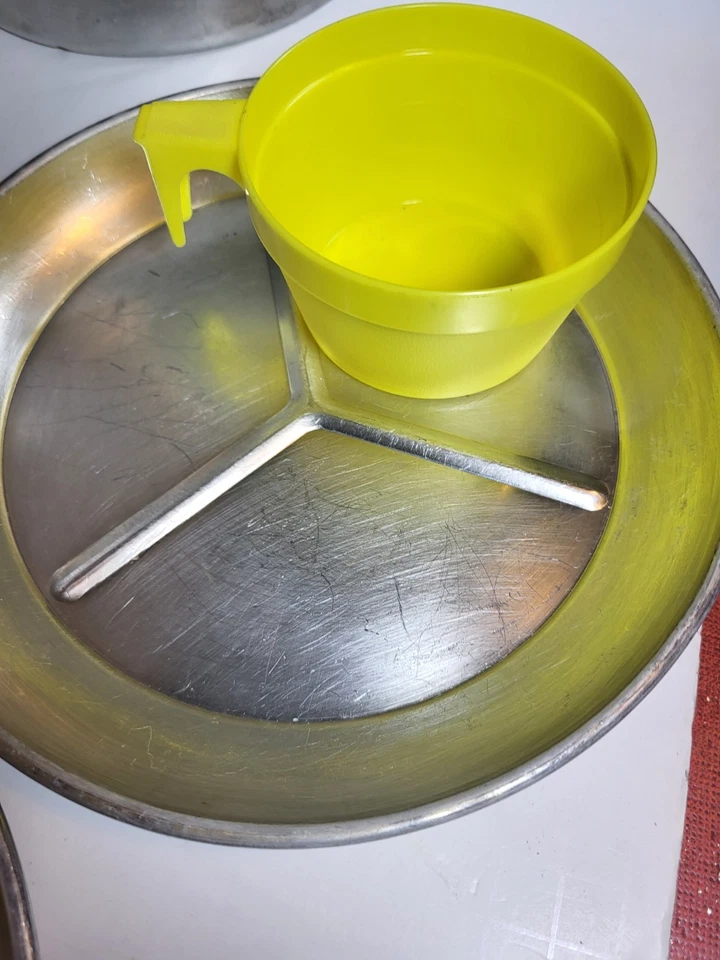 Vintage Undbranded Camp Cooking Set. Cookware, Plates Plastic Cups - Image 4 of 4