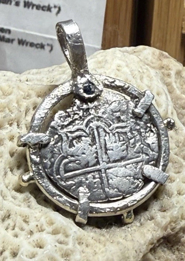 Auténtica moneda Cob naufragio plata 1 real colonial española en bisel con zafiro Foto 2 de 4