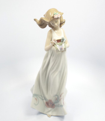 Lladro Figurine #6777 Butterfly Treasures, Woman Holding Box of