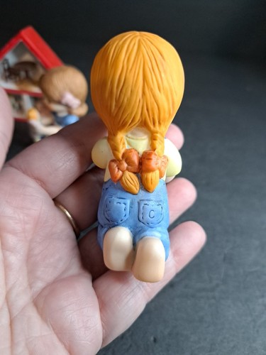 1983 Enesco Country Cousins Figurines Girls Playing With Dollhouse 3 In Tall - Picture 3 of 11
