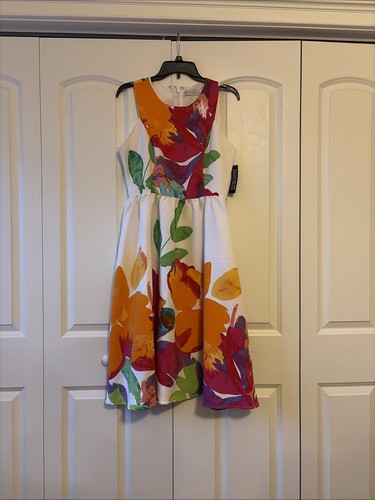 New York & Company Midikleid Blumenmuster ausgestellt Größe Small neu mit Etikett - Bild 2 von 6