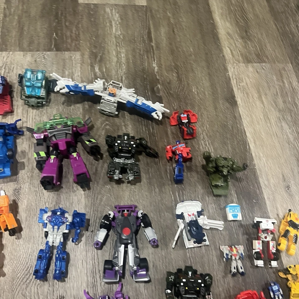 Transformers Figures Lot Of 20+ Incomplete/Complete Assorted Lot Vintage/Modern - Image 4 of 4