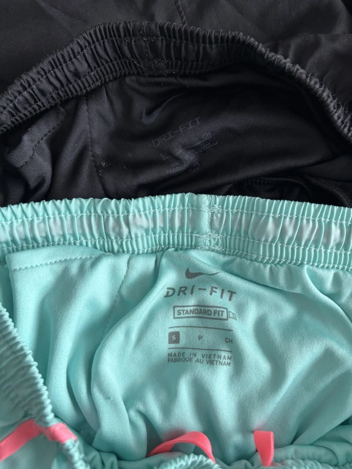 Nike Dri-Fit Lote 2 prs Niñas Pequeñas S Pantalones Cortos para Correr Negro Azul Tempo Usado en Excelente Condición Foto 4 de 4