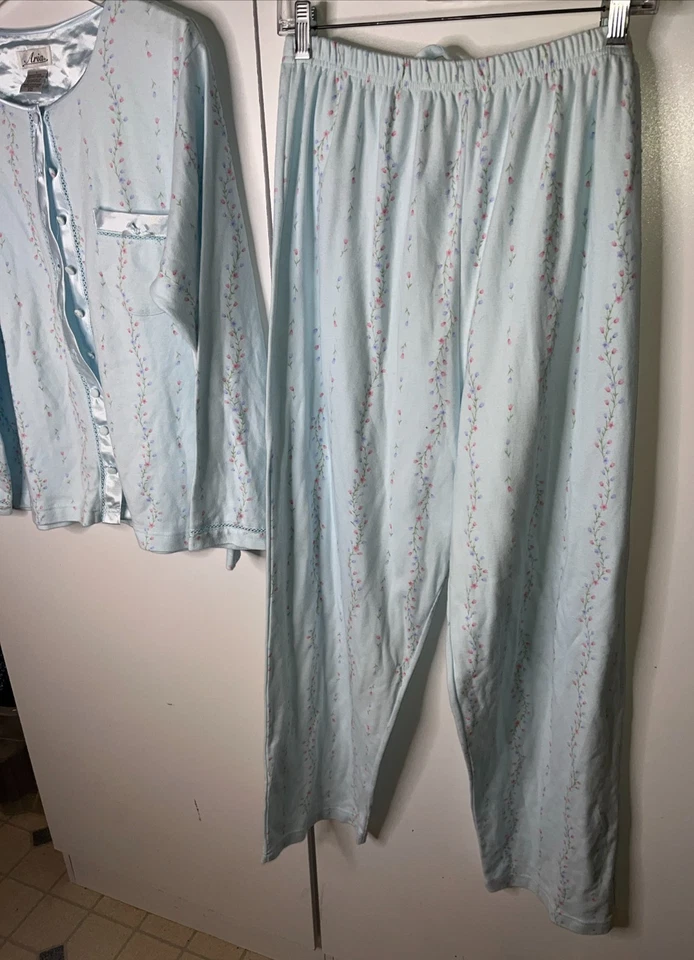 Vintage Cotton Poly 2 Pc Baby Blue Floral Pajama Set Women’s Shirt Pants Large - Image 3 of 4