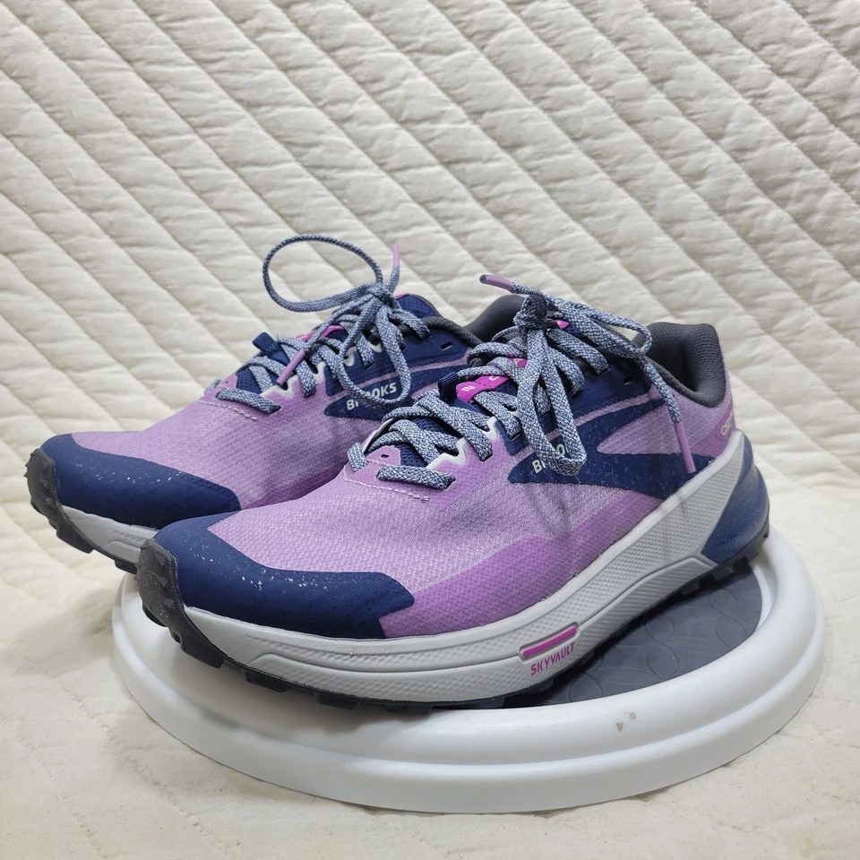 Zapato para correr Brooks Catamount 2 Trail Senderismo Violeta/Azul Marino/Oyster para mujer talla 10B Foto 3 de 4