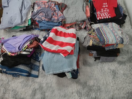 Lotto sfuso - 86 pezzi vestiti donna uomo bambino taglie miste assortite spedizione gratuita - Foto 9 di 10