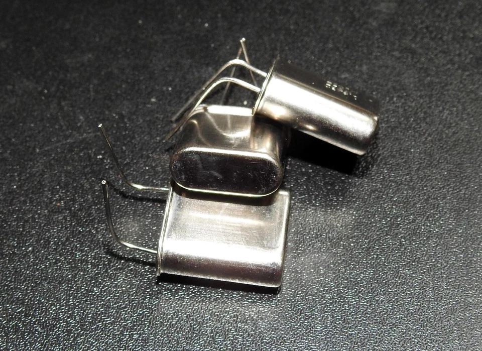 11 pieces Vintage M-Tron MP-2 1.8432mhz Crystal - Image 4 of 4