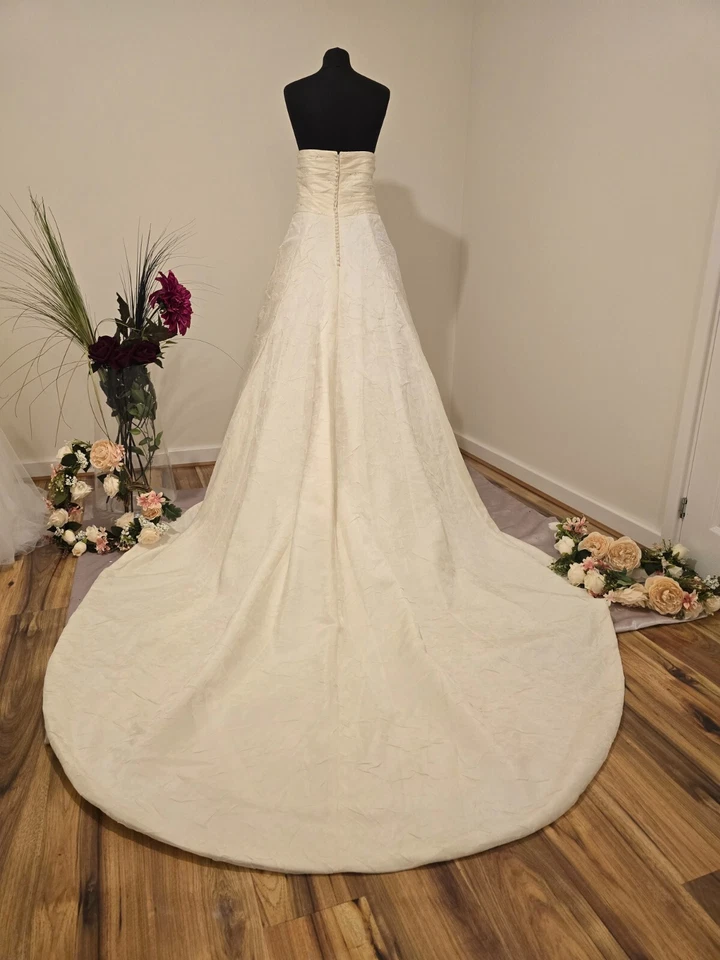 Pronovias Wedding Dress  - Image 3 of 4