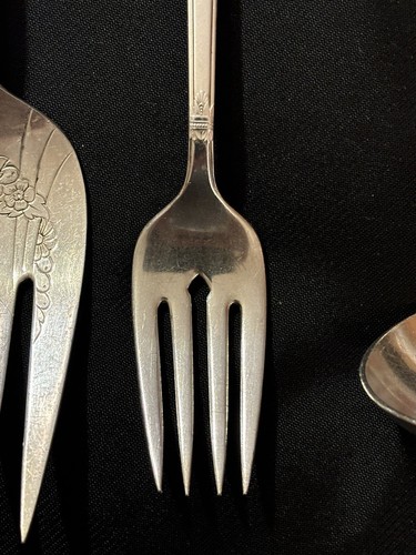 1937 First Love By 1847 Rogers Bros 3 Pc Set / 9” Cold Meat Fork W/ Design - Picture 8 of 13