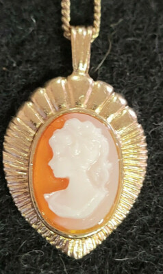 ''Gold Tone'' Cameo Necklace Nice Pretty Dressy Costume Jewelry