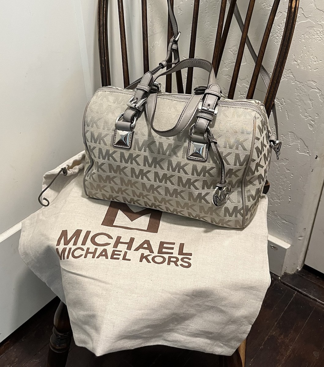 MICHAEL KORS GRAYSON Gray Canvas Signature Hand/Shoulder Bag
