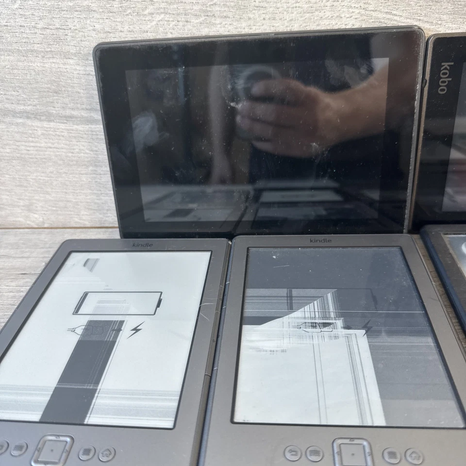 Faulty 12x Amazon Kindles And Kobo Readers - Joblot Bundle - Image 2 of 4