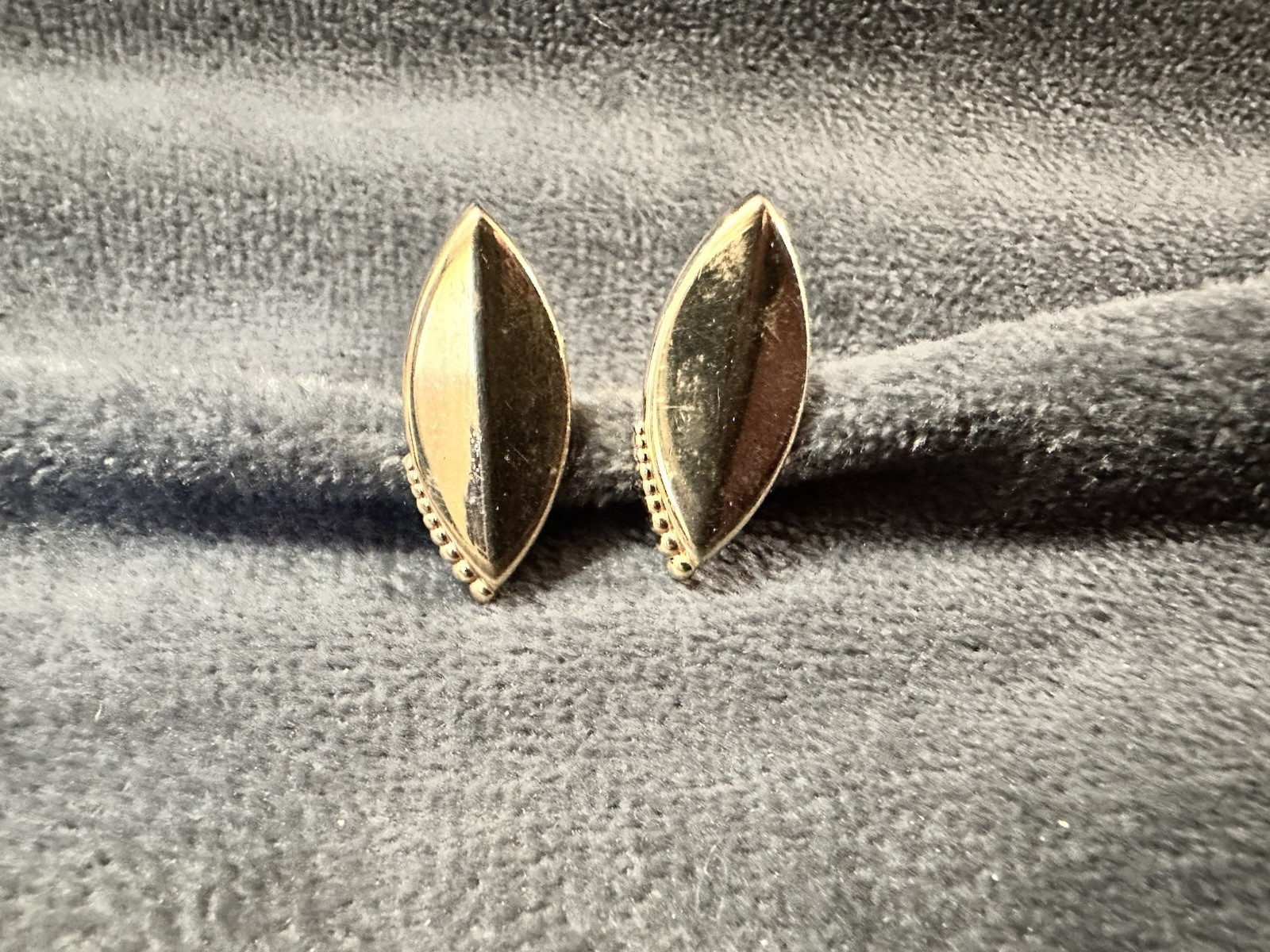 gold cufflinks Unknown Classification - image 1